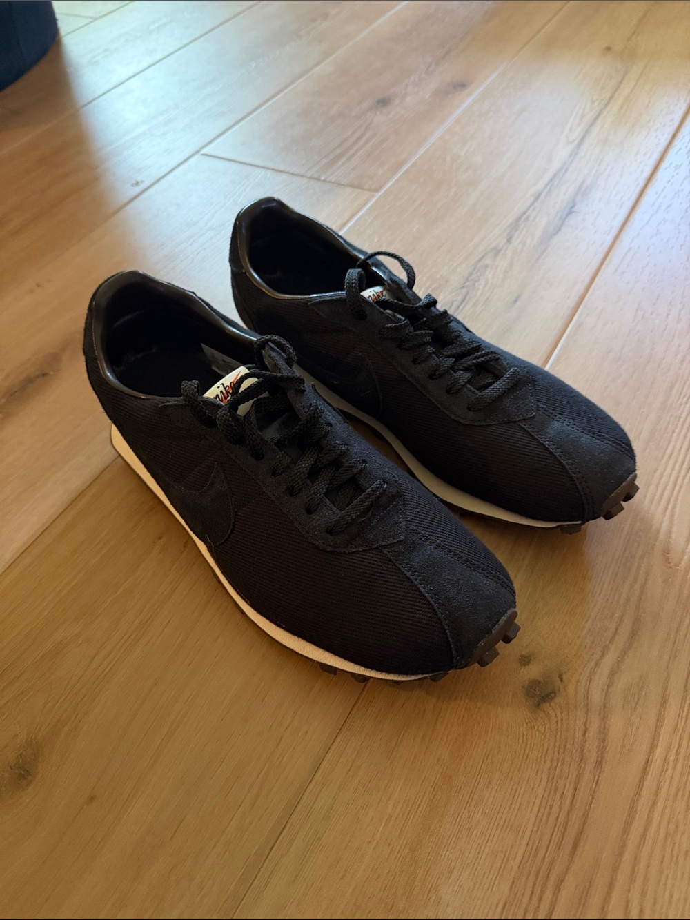 Nike Men’s Black Low-Profile Retro Sneakers LD-1000
